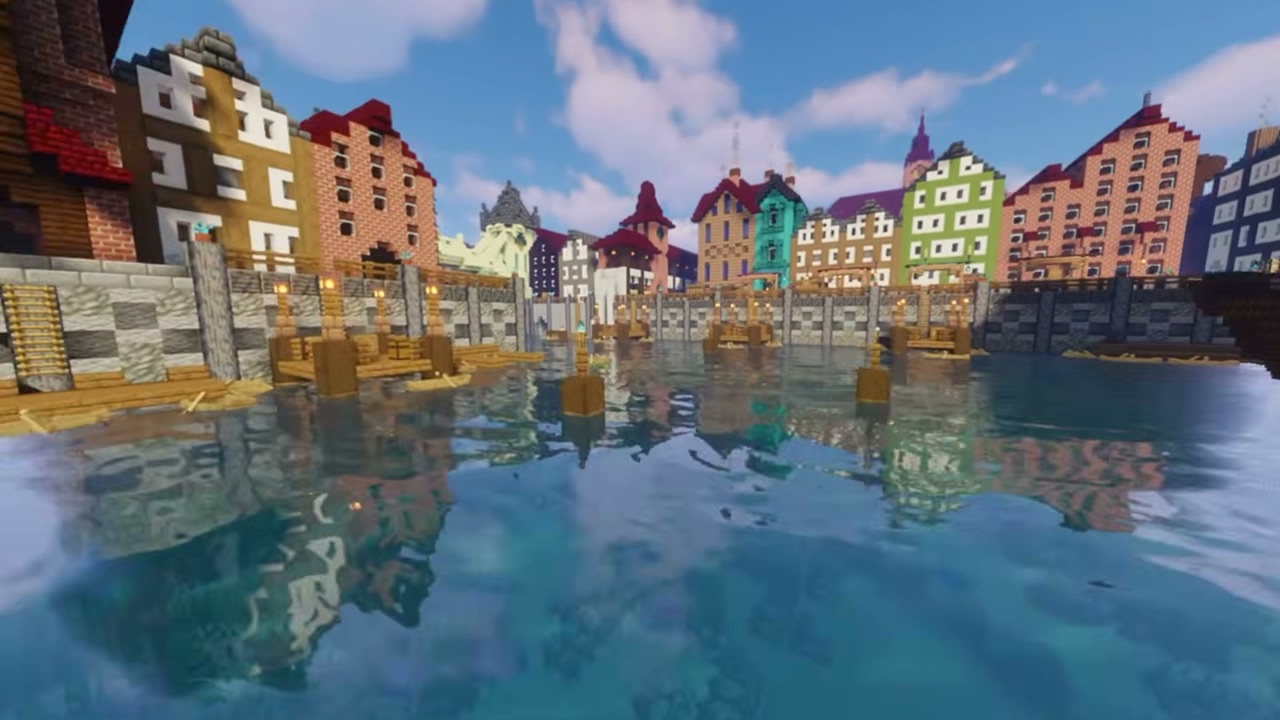 Nabrzeże portowe z rzędem kolorowych kamienic odbijających się w wodzie na mapie Bursztynowy Brzeg w Minecraft